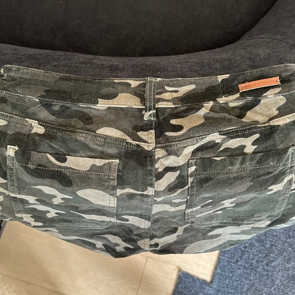 Anthropologie Pilcro Green Grey Camo Corduroy High Rise Skinny Jeans, Size 30 - Picture 13 of 14